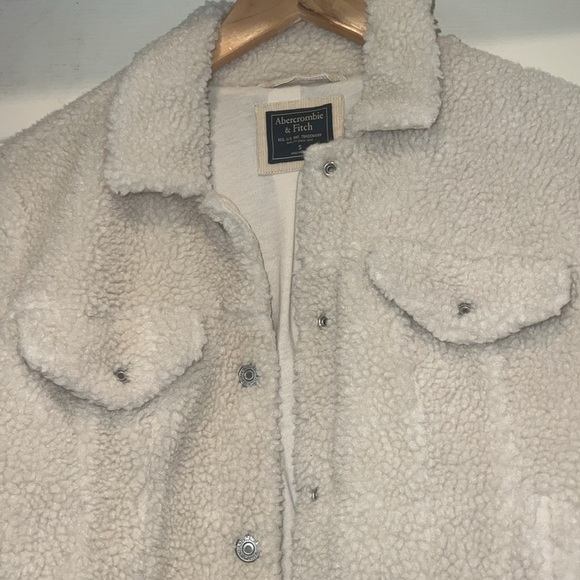 Abercrombie & Fitch Cropped Cream Colored Teddy Coat - Picture 2 of 6